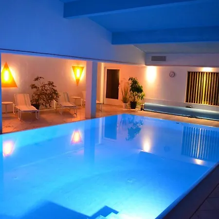 Bergbock - Pool & Sauna בית הארחה 3*